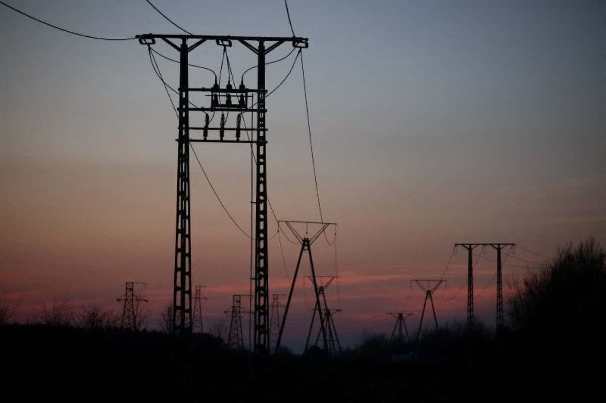 2025-06-10T200315Z_1_LYNXMPEL5910C_RTROPTP_3_POLAND-ENERGY-PRICES