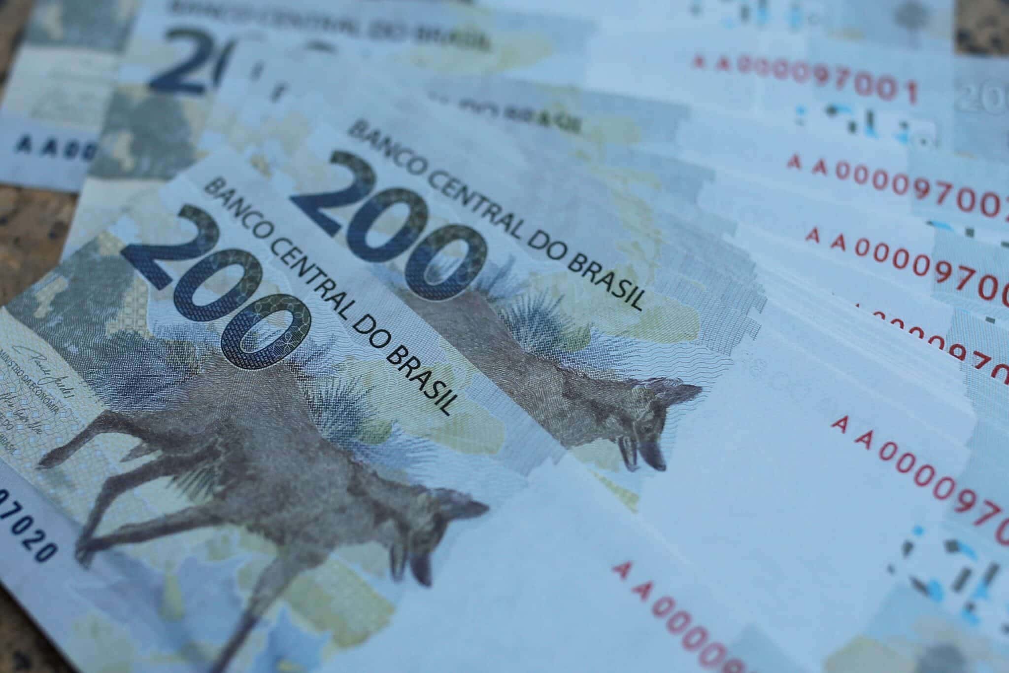 2025-06-12T200955Z_1_LYNXMPEL5B11T_RTROPTP_4_BRAZIL-ECONOMY-BANKNOTE