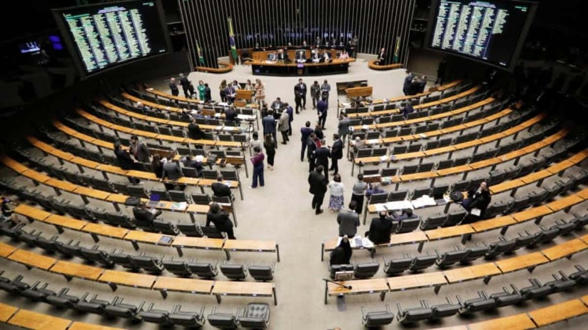 IOF-CamaraDosDeputados-HugoMotta-Planario-25-848×477-1