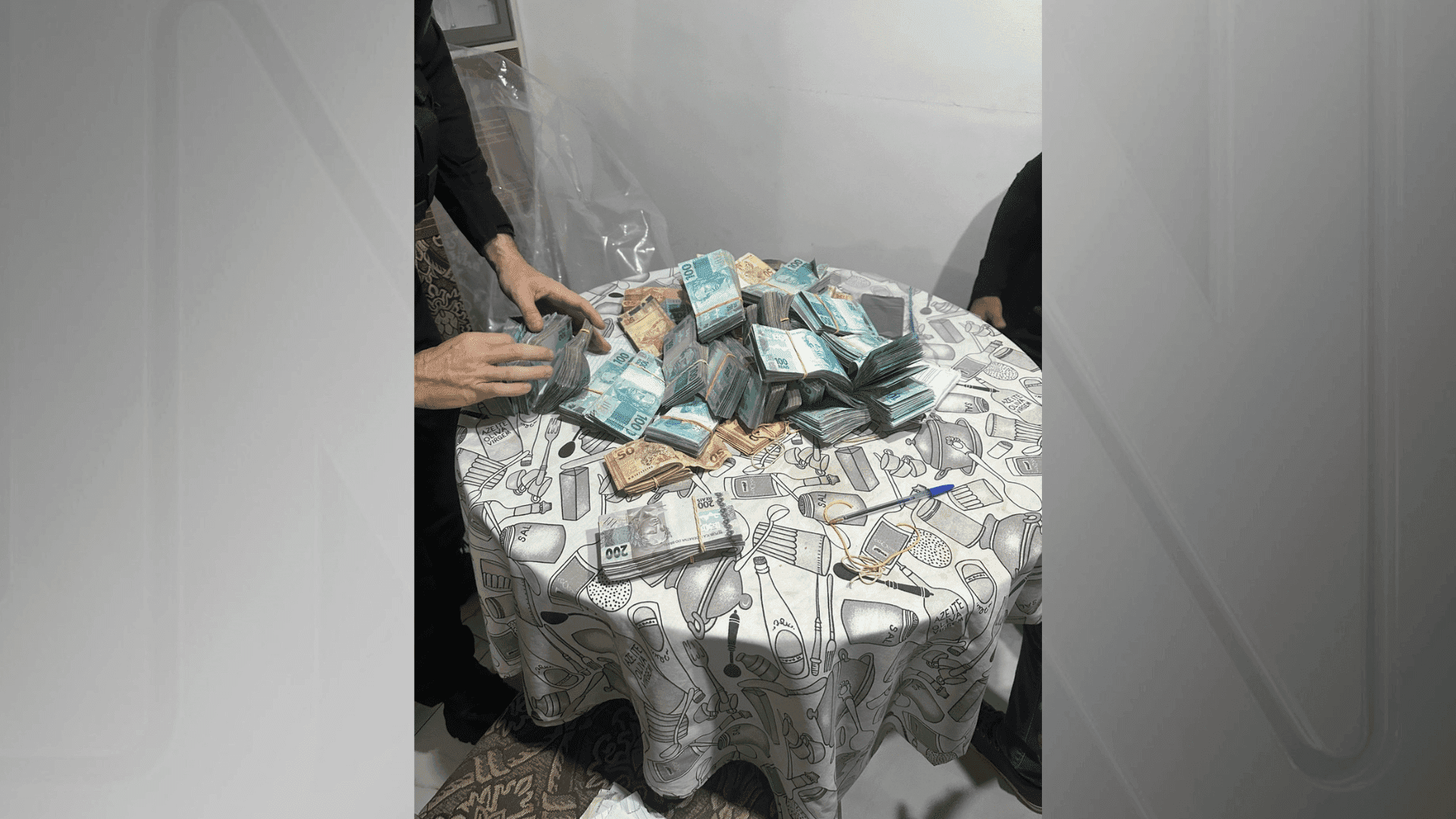 Imagem-mostra-dinheiro-apreendido-durante-diligencia-nesta-terca-10