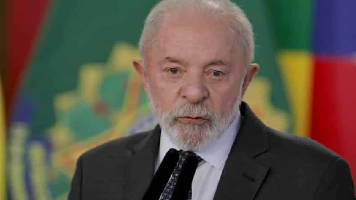 O presidente Luiz Inácio Lula da Silva (PT) concede entrevista a jornalistas no Palácio do Planalto, em Brasília. A declaração ocorre depois de uma reunião com o ministro Sidônio Palmeira (Secom) e com Laércio Portela, secretário de Imprensa. A declaração à imprensa vem em meio à discussão do pacote fiscal para contornar impasse do aumento do IOF (Imposto sobre Operações Financeiras). Haddad deve apresentar propostas ao presidente na tarde dessa terça-feira (03.jun.2025). | Sérgio Lima/Poder360 - 03.jun.2025