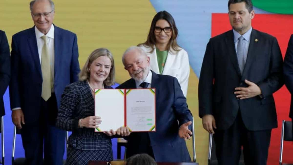 Lula-LuizInacioLulaDaSIlva-GleisiHoffmann-6-848×477-1