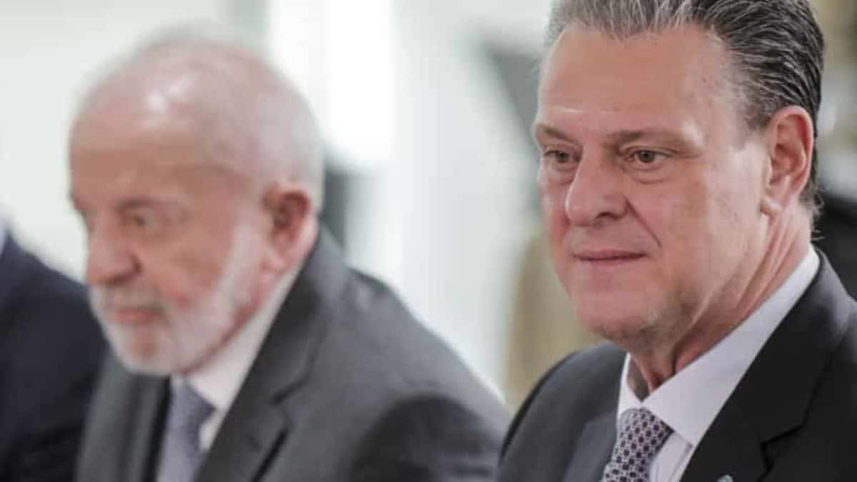 O presidente Luiz Inácio Lula da Silva (PT) com o ministro Carlos Favaro (Agricultura) recebem o presidente de Angola, João Manuel Lourenço (MPLA) no Palácio do Planalto, em Brasília. A visita de Lourenço e da primeira-dama angolana, Ana Dias Lourenço, é realizada durante a Semana da África no Brasil. | Sérgio Lima/Poder360 - 23.mai.2025