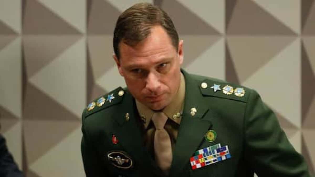 O tenente-coronel Mauro Cid, ex-ajudante de ordens do ex-presidente Jair Bolsonaro (PL), compareceu fardado para seu depoimento na CPMI (Comissão Parlamentar Mista de Inquérito) que investiga os atos do 8 de Janeiro. Ele foi ouvido no colegiado tanto na condição de testemunha quanto na de investigado. Por decisão do STF (Supremo Tribunal Federal). Sérgio Lima/Poder360 11.jul.2023