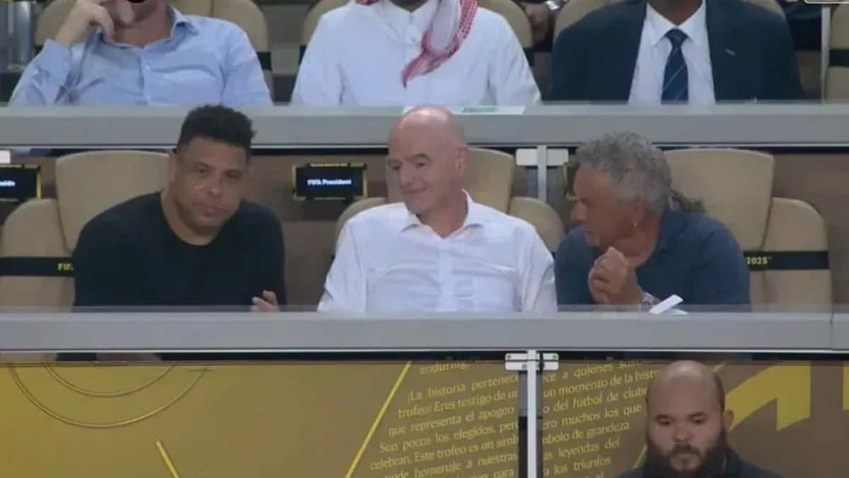 Ronaldo-Fenomeno-ao-lado-de-Infantino-e-Baggio