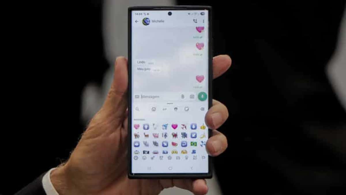 Emojis mais compartilhados no celular do ex-presidente Jair Bolsonaro, em troca de mensagens com o Michelle Bolsonaro - A 1ª Turma do STF (Supremo Tribunal Federal) no segundo dia dos depoimentos dos 8 réus do núcleo 1 da ação penal que investiga a tentativa de golpe de Estado em 2022. O 1º deles a ser ouvido é o ex-ajudante de ordens de Jair Bolsonaro (PL), o tenente-coronel Mauro Cid, que firmou um acordo de delação premiada com a PF (Polícia Federal), homologado pelo STF. Ele é o 1º justamente por ser o réu delator. A ordem dos demais depoimentos respeitará a ordem alfabética. | Sérgio Lima/Poder360 - 10.jun.2025