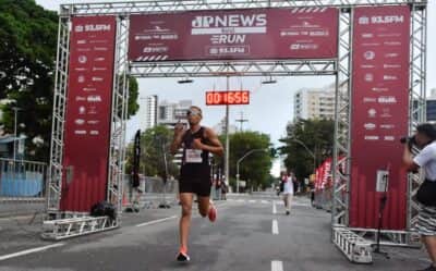 Atleta conquista primeiro lugar na corrida Natal Run com tempo notável