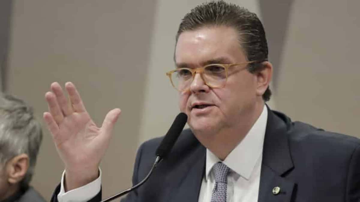 O ministro da Previdência Social, Wolney Queiroz, fala aos integrantes da CTFC (Comissão de Transparência, Governança, Fiscalização e Controle e Defesa do Consumidor) , no Senado Federal. Ele vai prestar informações sobre as fraudes relacionadas a descontos não autorizados por aposentados e pensionistas do INSS (Instituto Nacional do Seguro Social). | Sérgio Lima/Poder360 - 15.mai.2025
