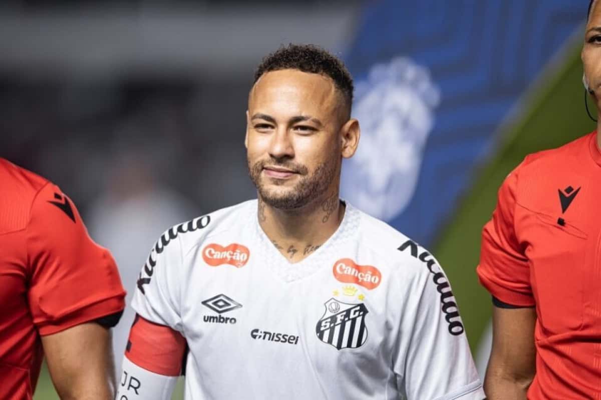 SP - BRASILEIRO A 2025, SANTOS X ATLÉTICO-MG - ESPORTES - SP - SANTOS - 16/04/2025 - BRASILEIRO A 2025, SANTOS X ATLÉTICO-MG - Neymar jogador do Santos durante partida contra o Atlético-MG no estádio Vila Belmiro pelo campeonato Brasileiro A 2025. 16/04/2025 - Foto: ABNER DOURADO/AGIF - AGÊNCIA DE FOTOGRAFIA/AGIF - AGÊNCIA DE FOTOGRAFIA/ESTADÃO CONTEÚDO