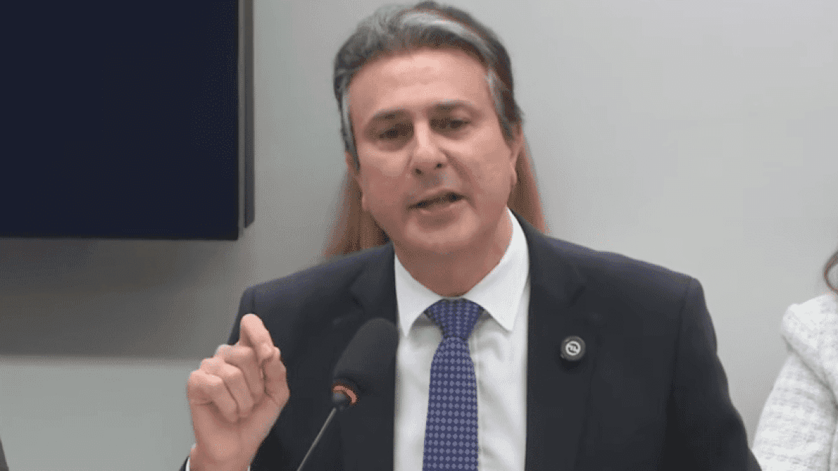 camilo-santana-ministro-educacao-camara-depoutados-21-maio-2025-848×477-1