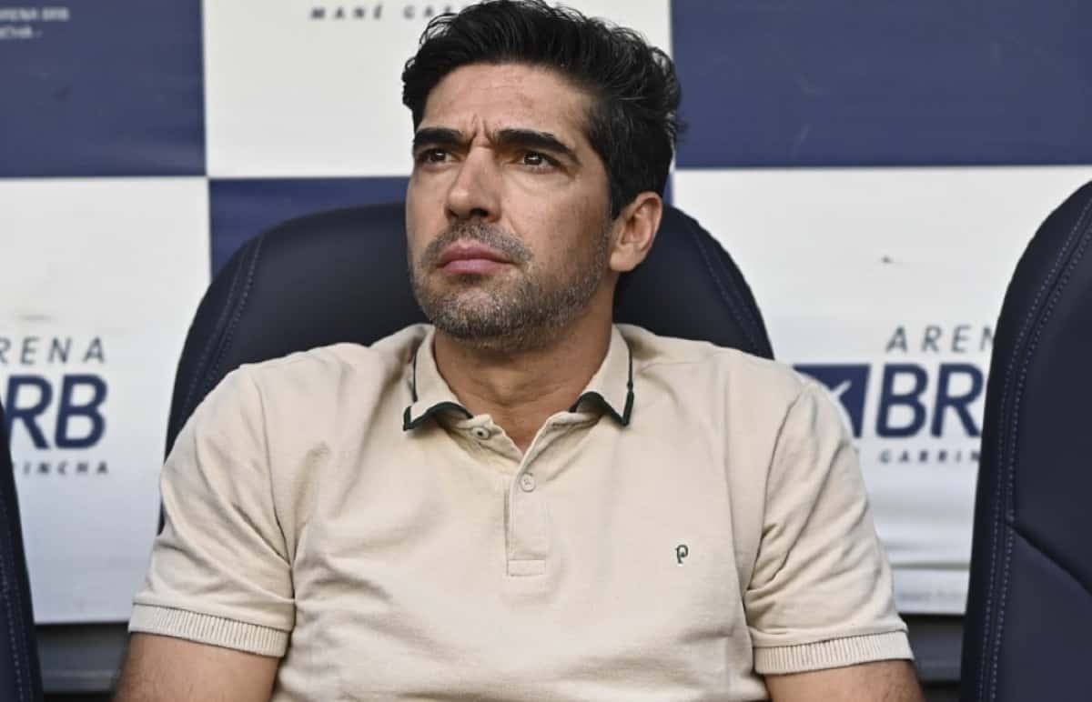 DF - VASCO X/PALMEIRAS - ESPORTES - Foto, Abel Ferreira Técnico do Palmeiras. Neste Domingo (4) Vasco e Palmeiras, se enfrentam pela 7ª rodada do Campeonato Brasileiro de Futebol 2025, na Arena BRB Mané Garrincha em Brasília. 04/05/2025 - Foto: TON MOLINA/FOTOARENA/FOTOARENA/ESTADÃO CONTEÚDO