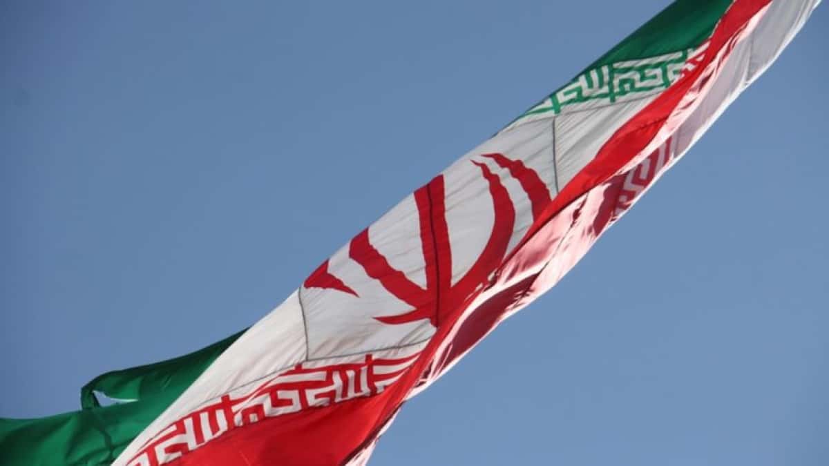 ira-iran-arabia-mundo-arabe-persa-bandeira-2-848×477-1