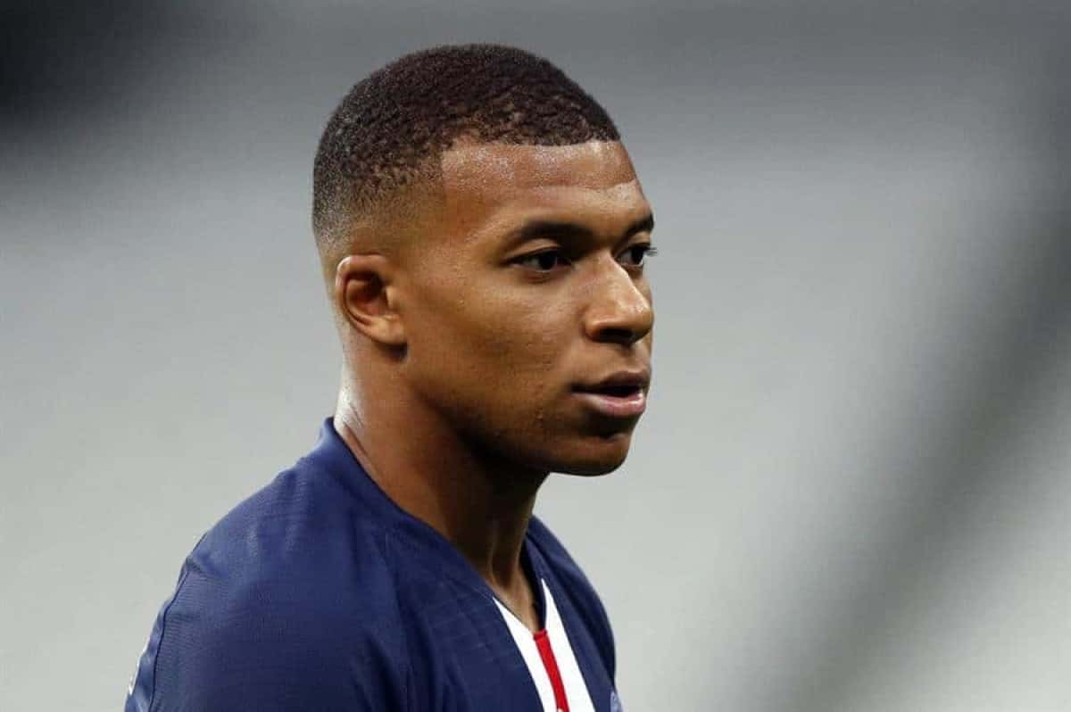 kylian-mbappe-e-duvida-para-o-jogo-do-psg-contra-a-atalanta-pelas-quartas-de-final-da-liga-dos-campeoes-da-europa