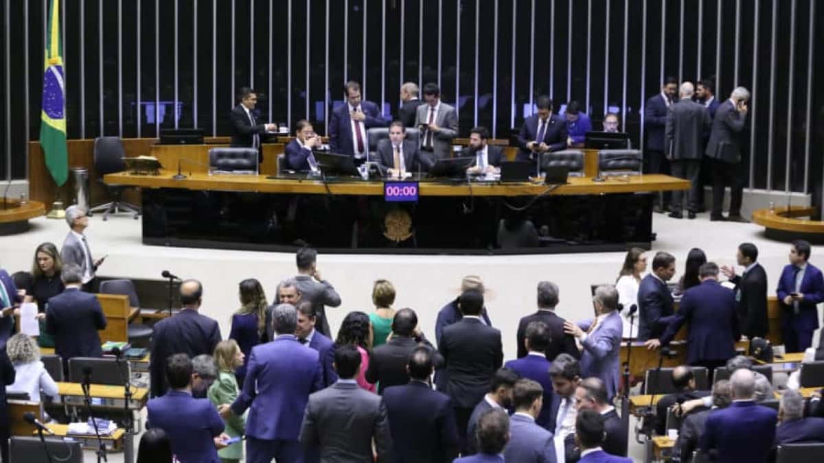 plenario-camara-dos-deputados-7-mai-2025-848×477-1