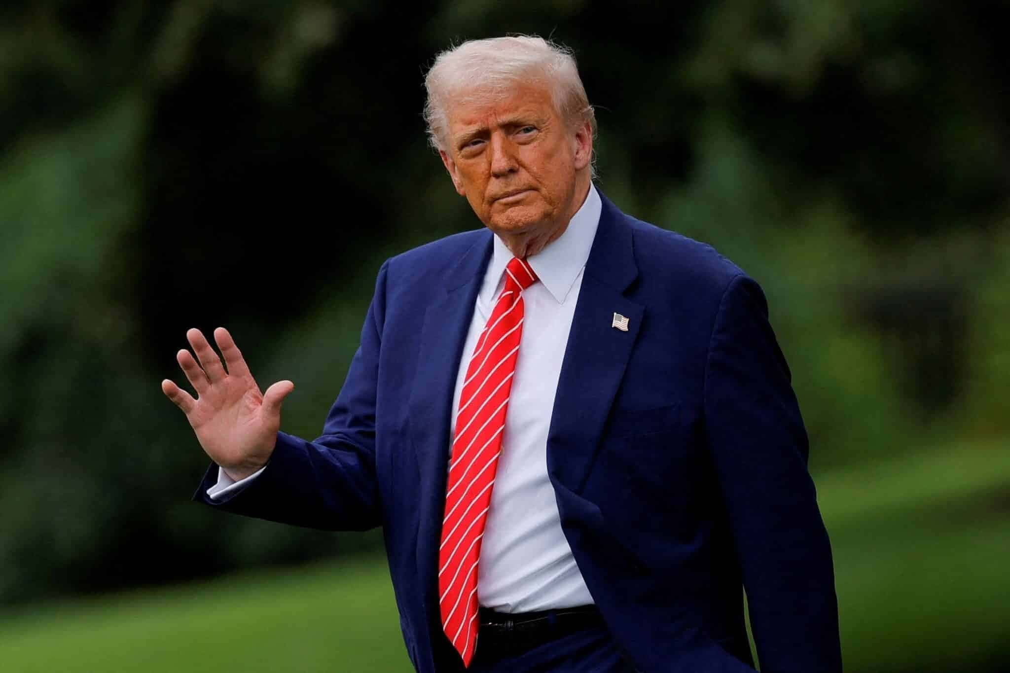 2025-05-30T233723Z_1_LYNXNPEL4T14V_RTROPTP_4_EUA-TRUMP-MUSEU-DEMISSAO