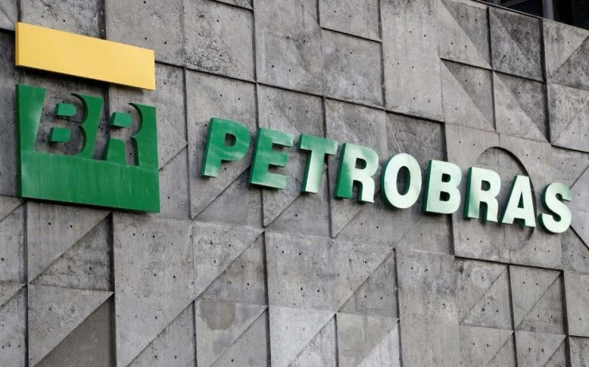 2025-06-11T163445Z_1_LYNXMPEL5A0W9_RTROPTP_3_PETROBRAS-FUEL