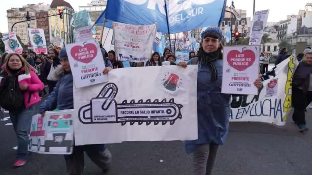 2025-07-17T234050Z_1_LOP072917072025RP1_RTRMADP_BASEIMAGE-960X540_ARGENTINA-PROTESTS-HOSPITAL
