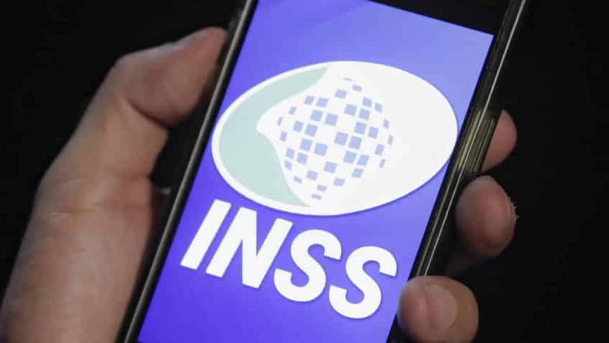 Aplicativo do INSS no celular. | Sérgio Lima/Poder360 - 04.jun.2020