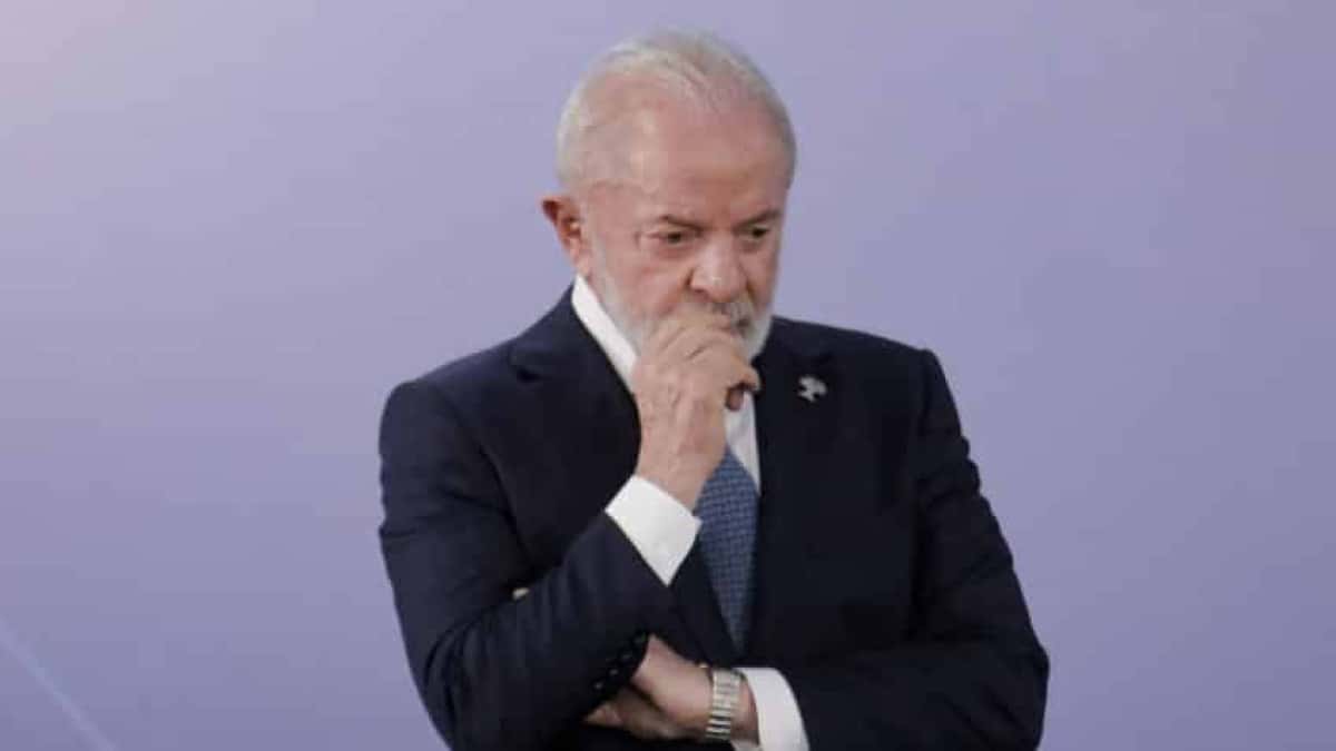 Entrevista coletiva do presidente Luiz Inácio Lula da Silva, André Corrêa do Lago,secretário de Clima, Energia e Meio Ambiente do Ministério das Relações Exteriores e Presidente da COP 30, eo ministro das Exteriores do Mauro Vieira, após o término da 17ª Reunião dos BRICS, no Museu de Artes Moderna (MAM) do Rio de Janeiro.| Sérgio Lima/Poder360 - 05.jul.2025