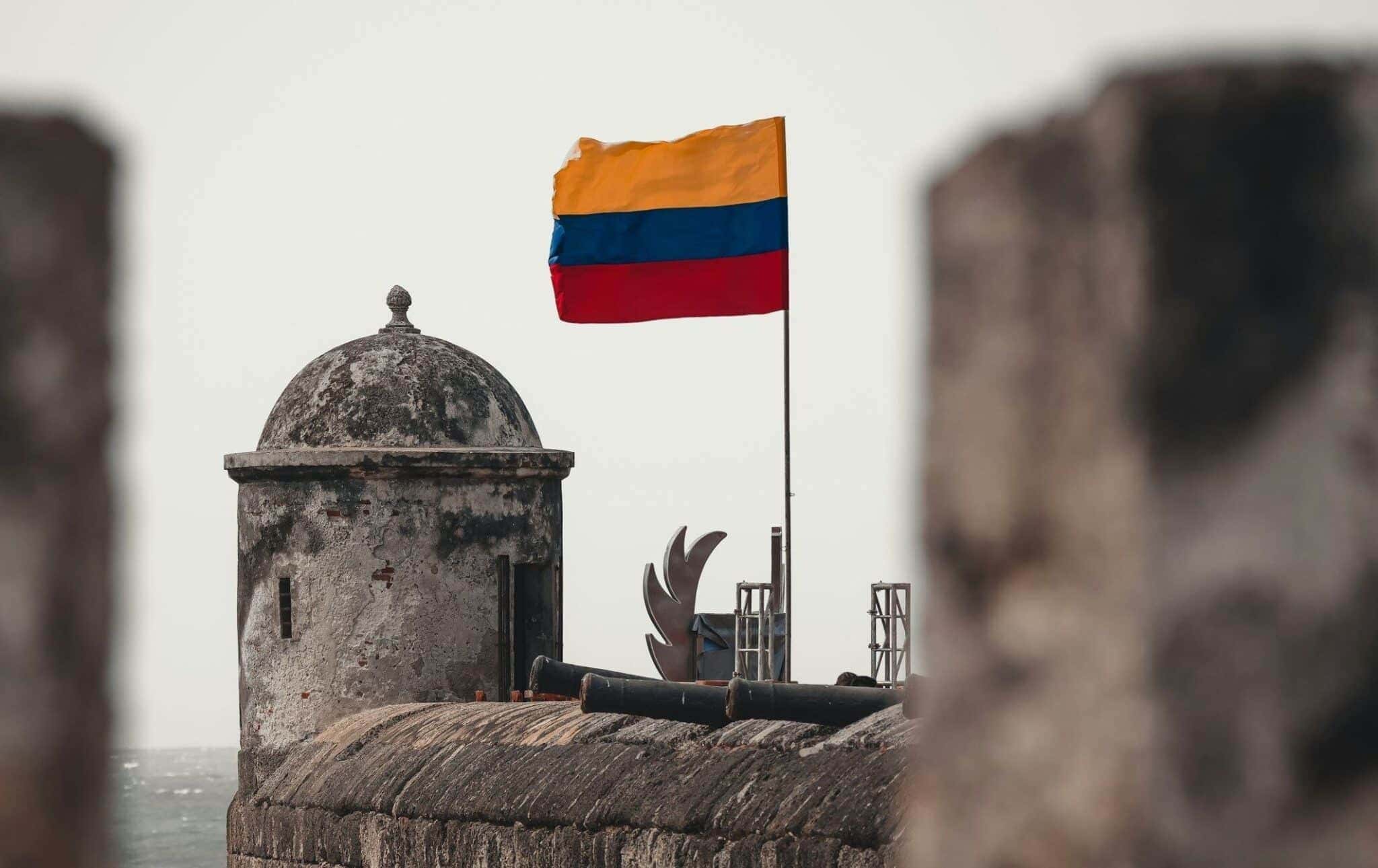 Bandeira-da-Colombia-2-e1745348217618