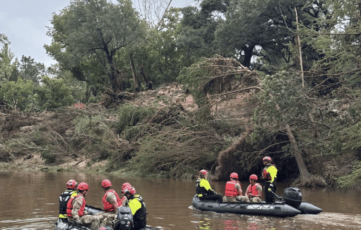 Equipes-de-resgate-Texas-inundacoes-746×477-1