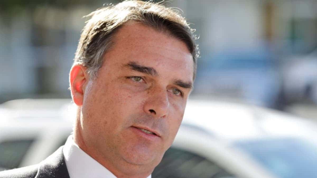 FlavioBolsonaro-PauloBilynskij-RicardoPita-EUA-Embaixada-10-848×477-1