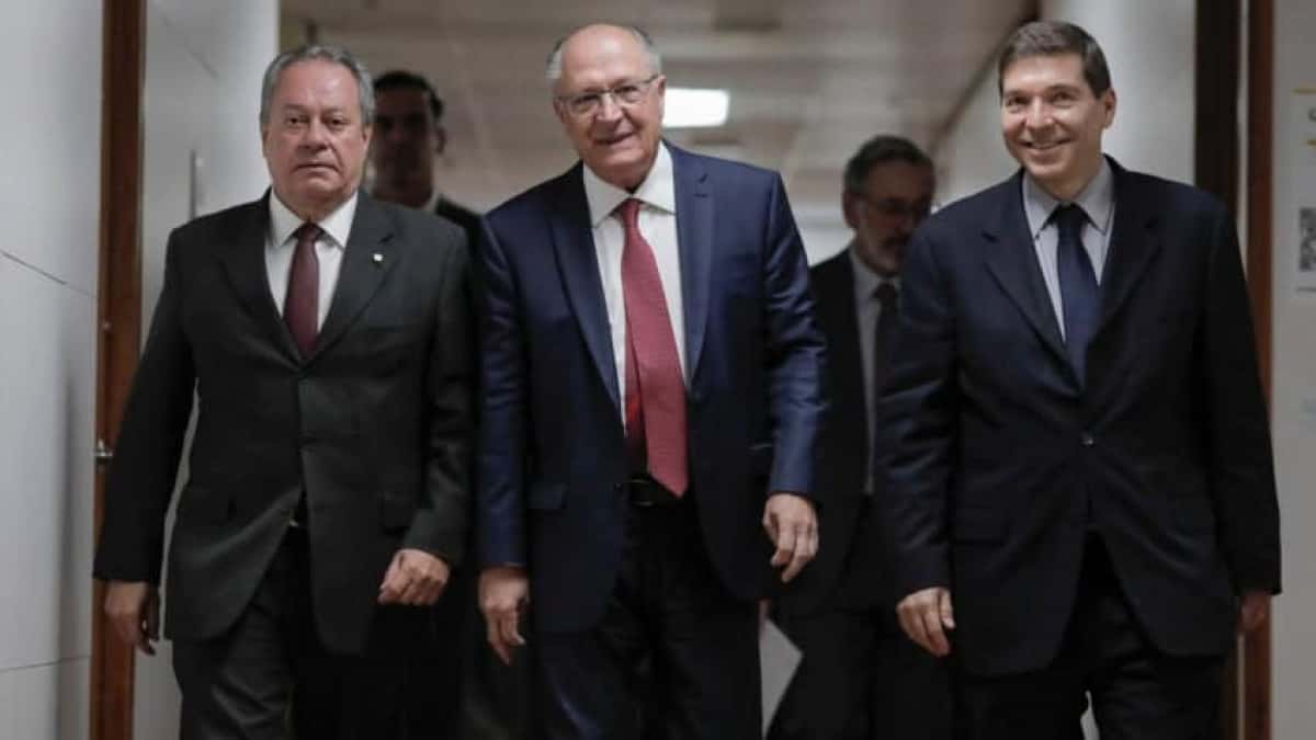 GeraldoAlckmin-FernandoHaddad-SimoneTebet-RuiCosta-Taxacao-RicardoAlban-CNI-JosueGomes-FIESP-13-848×477-1