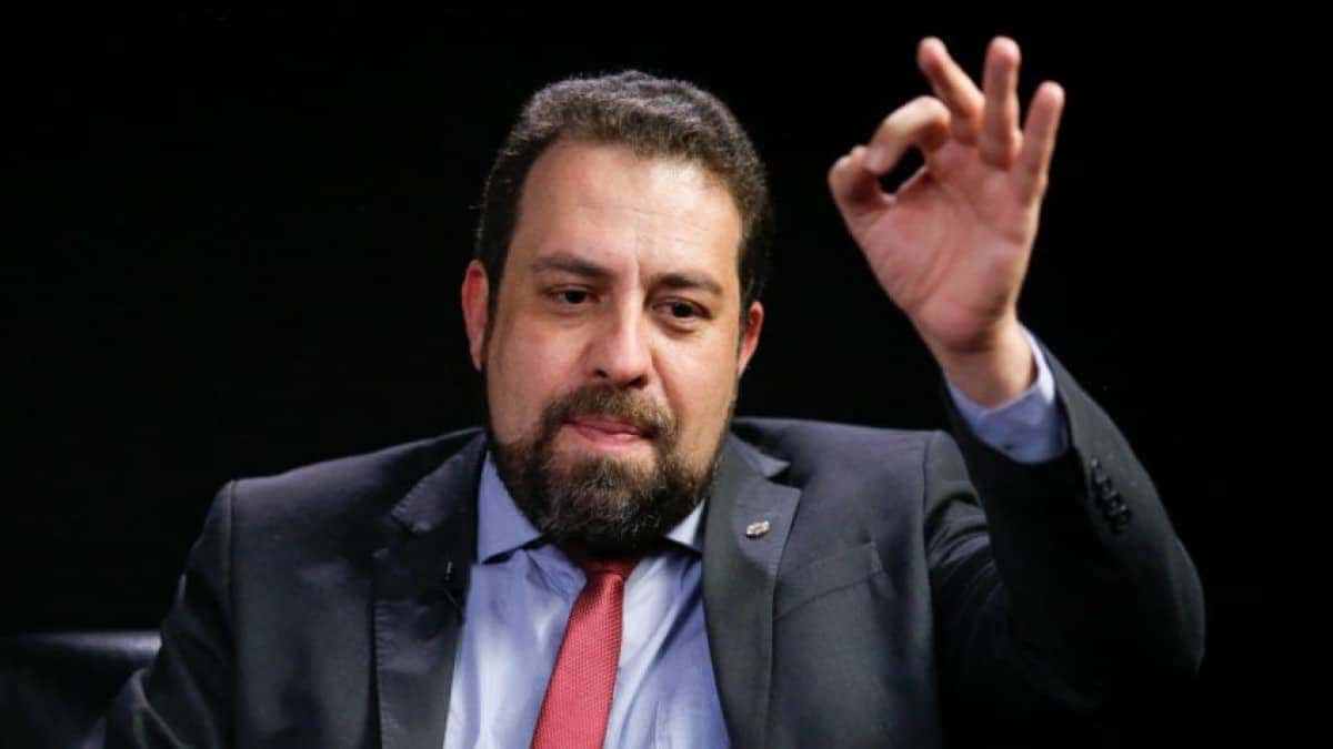 GuilhermeBoulos-PSOL-Boulos-SP-Prefeito-PoderEntrevista-Estudio-Prefeitura-Camapanha-32-848×477-1