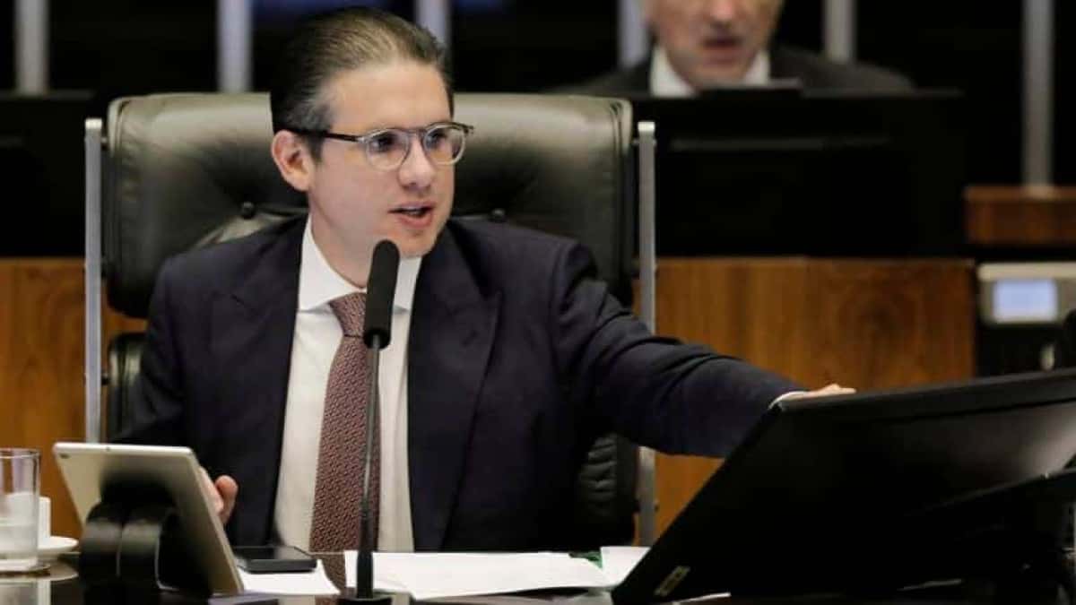 IOF-CamaraDosDeputados-HugoMotta-Planario-1080-848×477-1