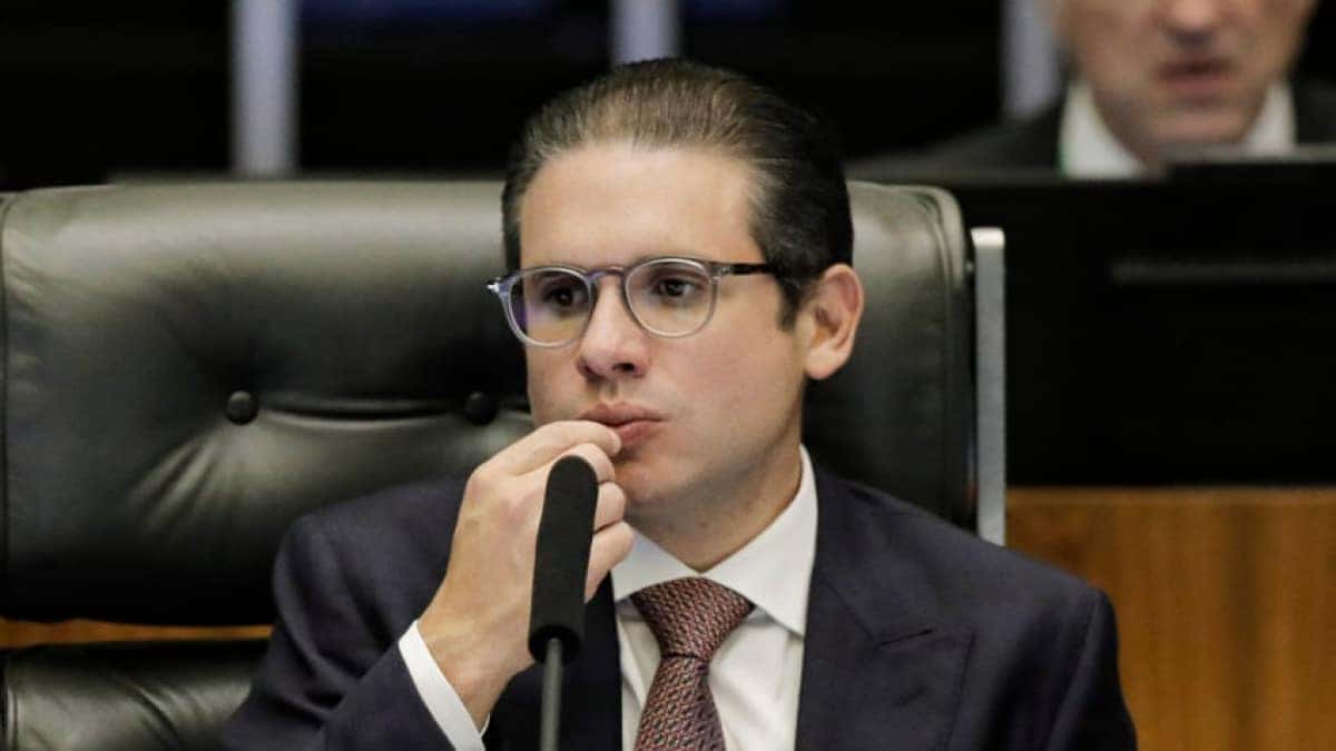 IOF-CamaraDosDeputados-HugoMotta-Planario-3-848×477-1