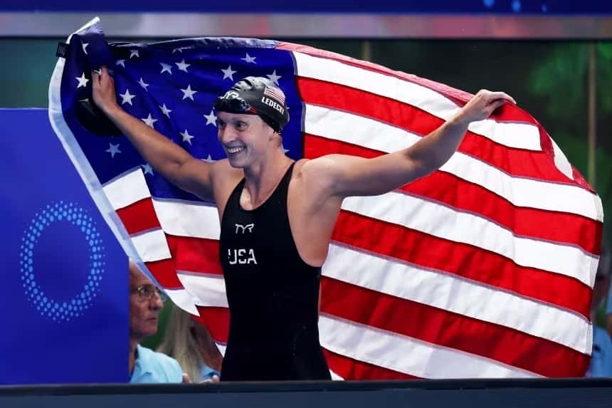 Ledecky-comemora-no-Mundial-de-esportes-aquaticos
