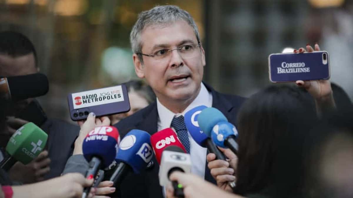 Em depoimento à PF, Lindbergh Farias (PT-RJ) fala sobre investigação de ameaças de Eduardo Bolsonaro (PL-SP) ao STF. Lindbergh acusa o deputado de 'usar uma potência estrangeira para tentar proteger seu pai'. | Sérgio Lima/Poder360 - 02.jun.2025