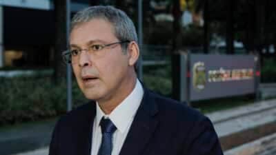 Tarcísio demonstra comportamento de boa índole, porém a máscara perde força, afirma Lindbergh