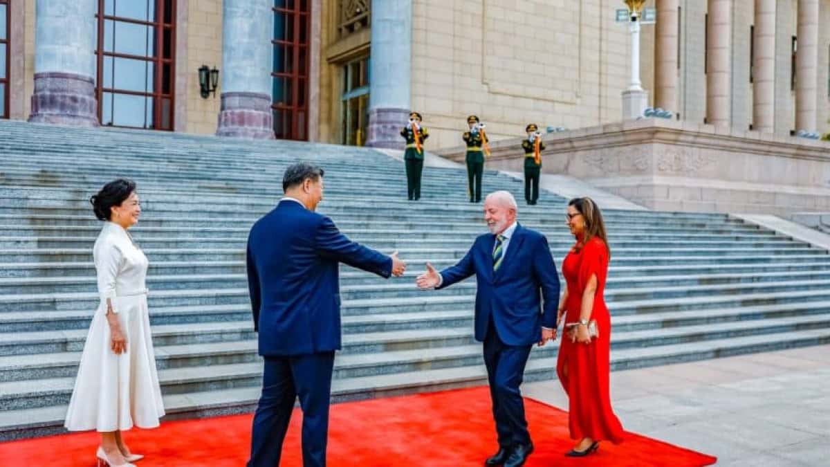 Lula-cumprimenta-Xi-Jinping-Ricardo-Stuckert-Planalto-13mai2025-848×477-1