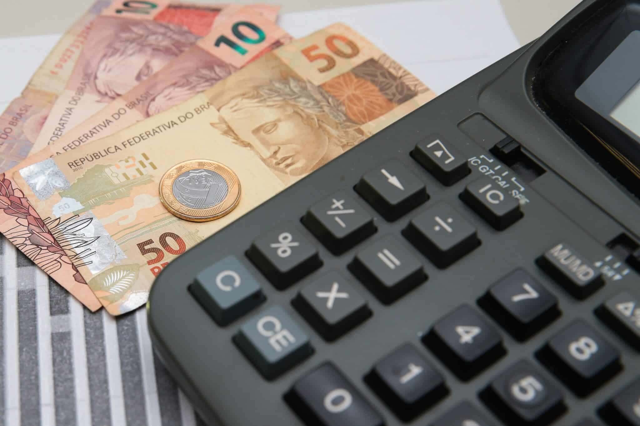 Marcello-Casal-JrAgencia-Brasil-Economia-Moeda-RealDinheiro-Calculadora