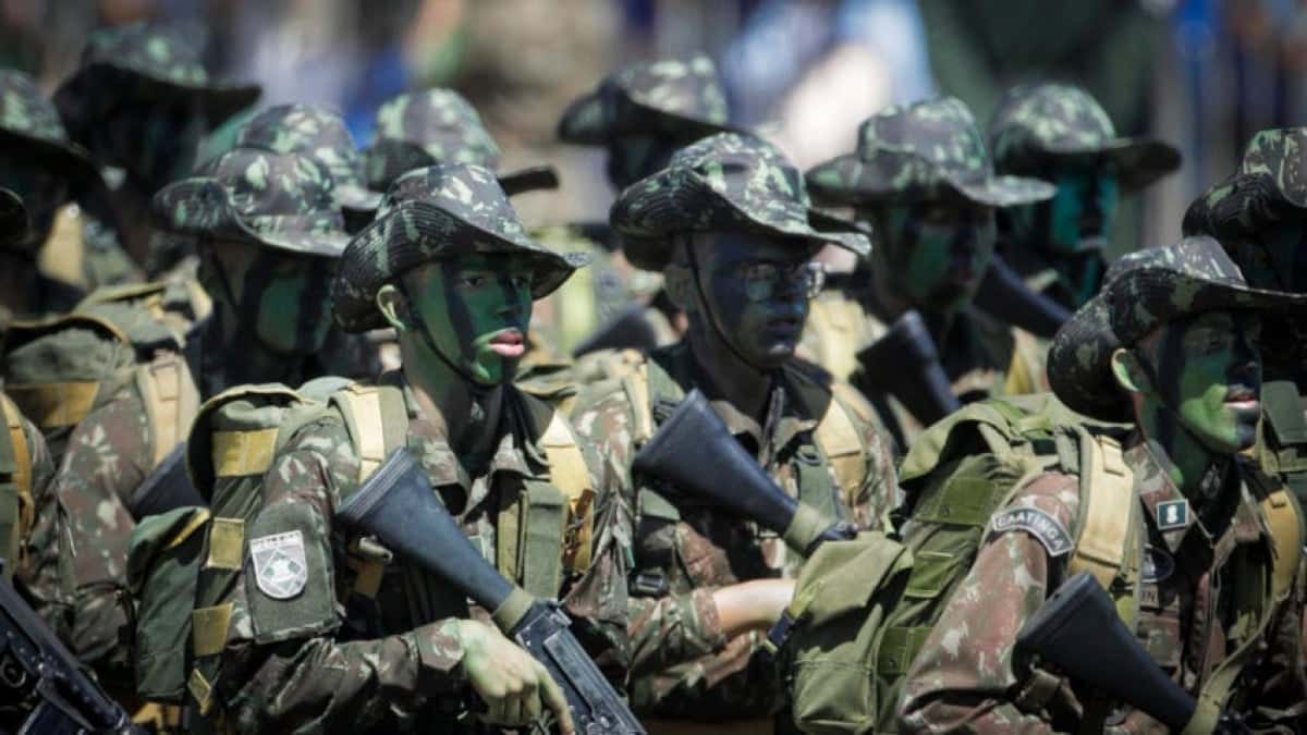 Militar-Soldado-Tropa-Batalhao-DesfileMilitar-Cavalaria-Blindados-Exercito-DiaDoSoladado-22Ago2024-42-848×477-1