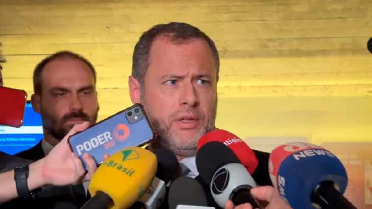 O advogado Paulo Amador da Cunha Bueno fala sobre a defesa do ex-presidente Jair Bolsonaro (PL) para o depoimento de amanhã, na Polícia Federal. |Sérgio Lima/Poder360 11.jul.2023