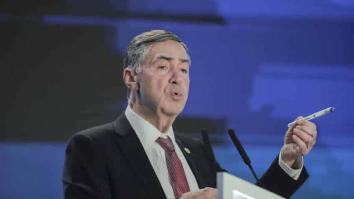 A CNI (Confederação Nacional da Indústria) realiza o evento em comemoração ao Dia da Indústria, em Brasília. O presidente do STF (Supremo Tribunal Federal), Roberto Barroso, fez a palestra magna sobre inteligência artificial. O encontro contou com as presenças do ministro da Justiça, Ricardo Lewandowski e o presidente da Câmara dos Deputados, deputado Hugo Motta e o ministro da Defesa, José Mucio, e tratou sobre os desafios e os caminhos do setor industrial no Brasil