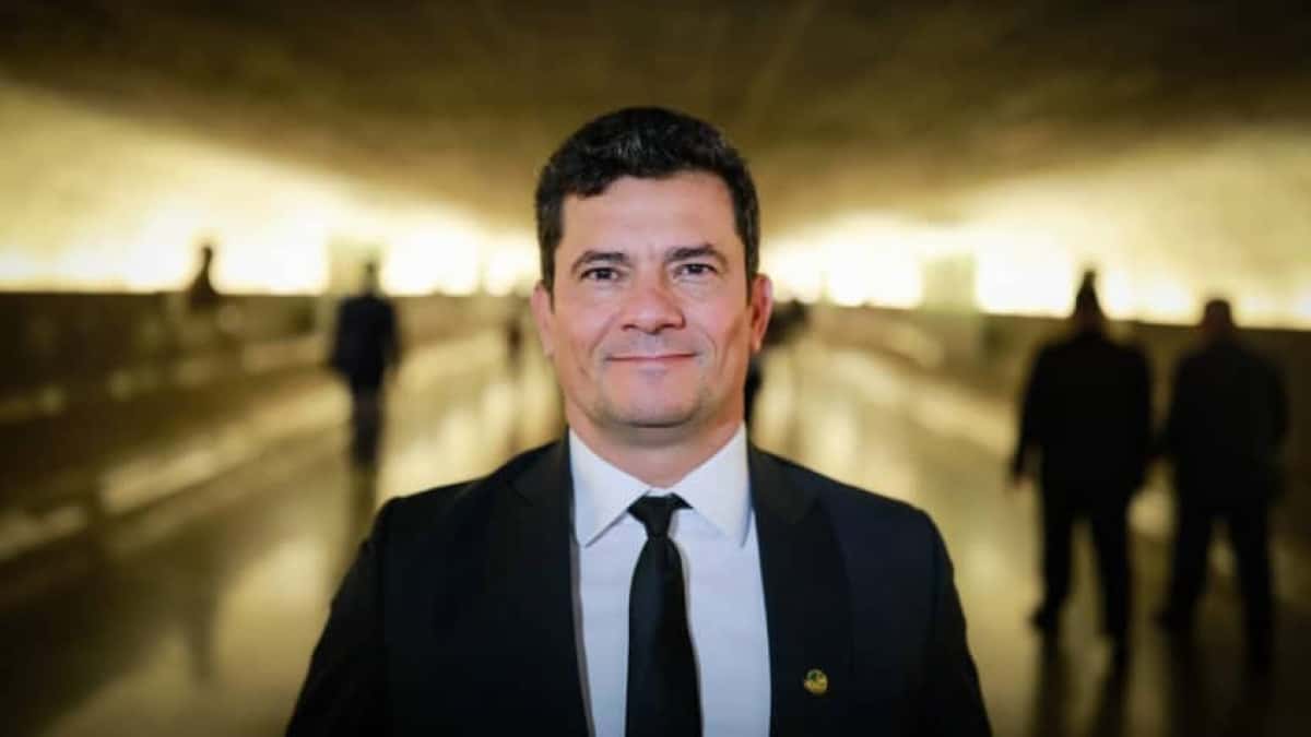 Senador e ex-juiz da operação Lava Jato, Ségio Moro, no corredor do Senado Federal conhecido como túneo do tempo. | Sérgio Lima/Poder360 15.mar.2023