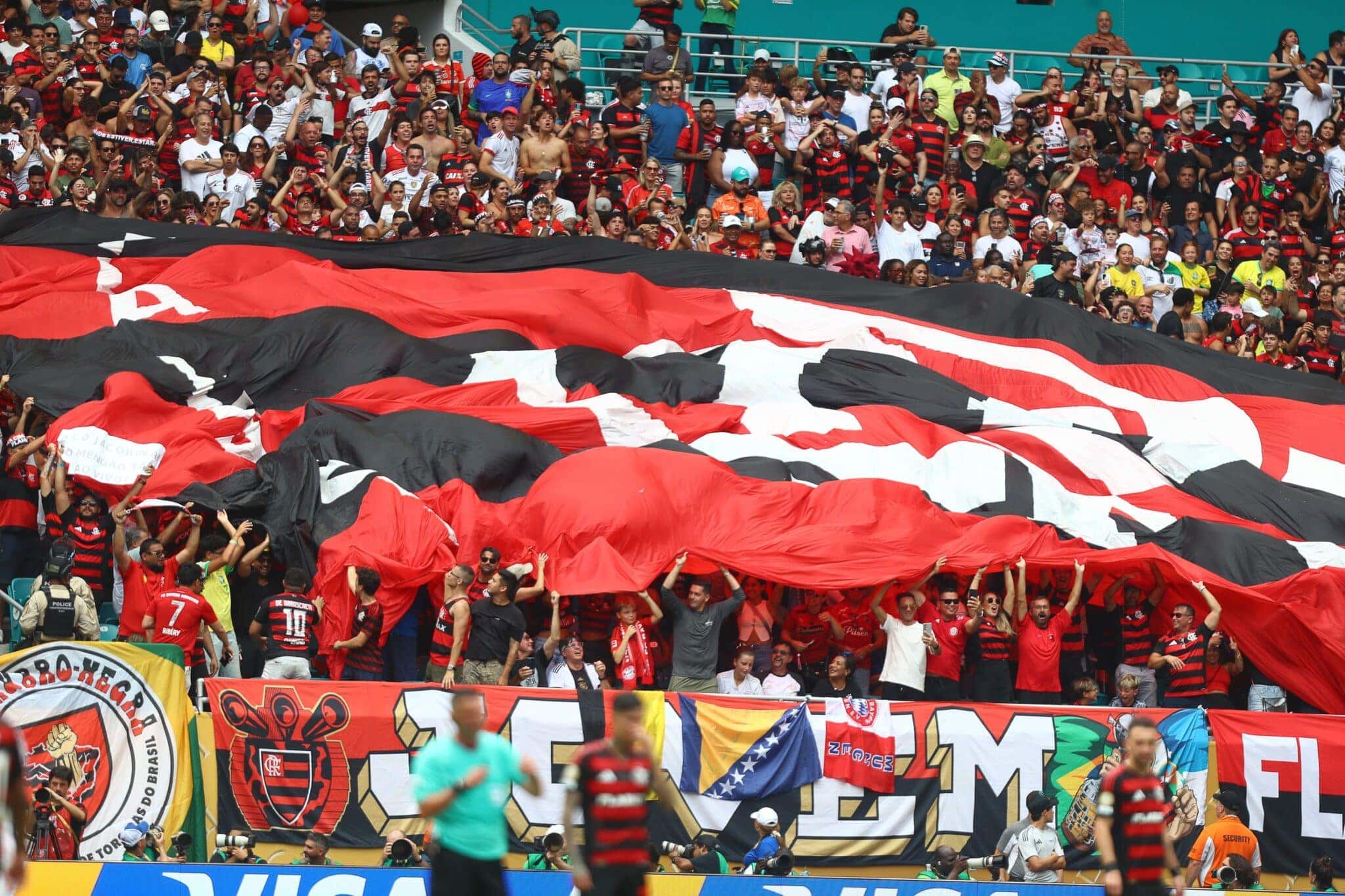 Torcida-do-Flamengo-no-Hard-Rock-Stadium