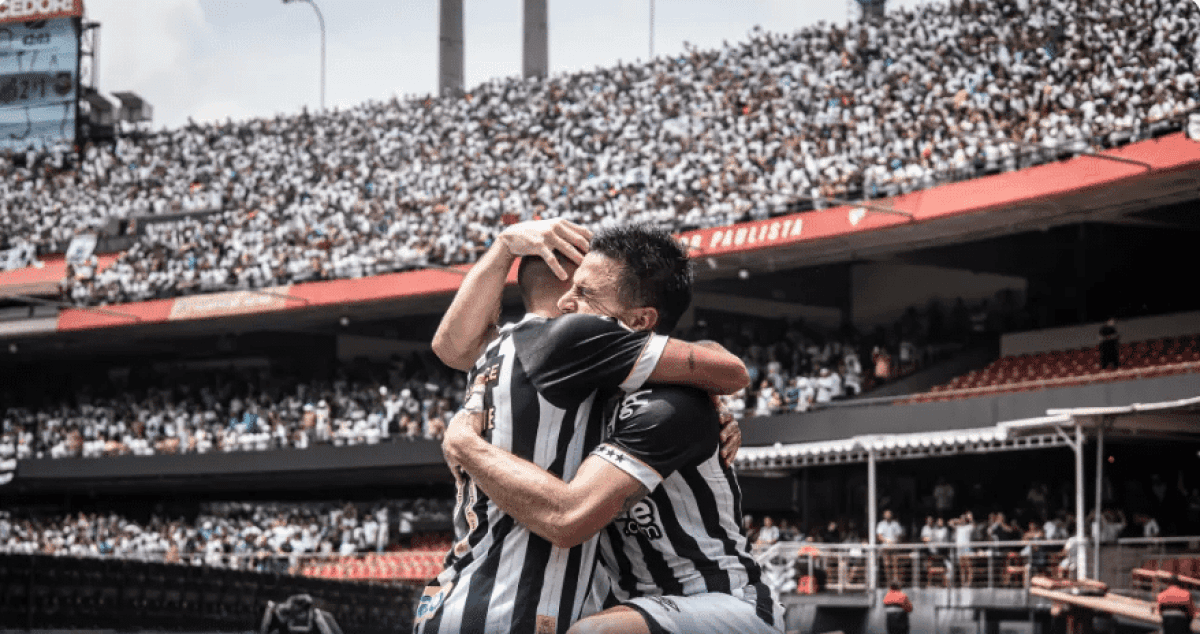 Willian-Bigode-vibrou-muito-com-o-gol-da-vitoria-do-Santos-no-MorumBIS