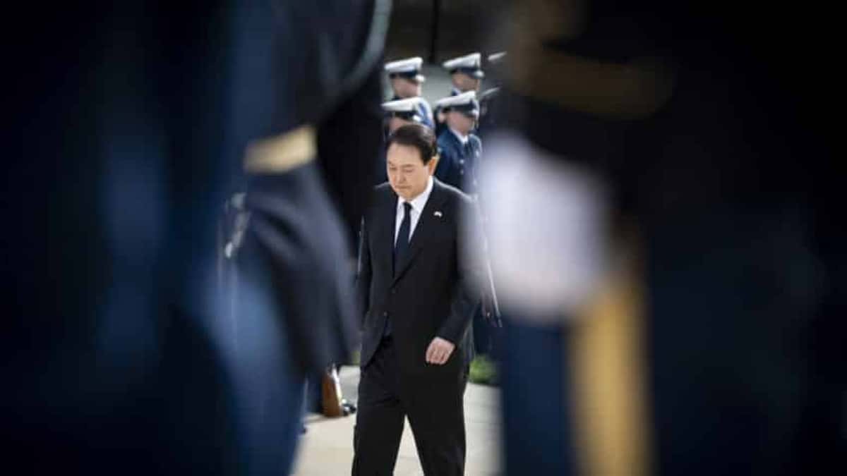 South Korean President Yoon Suk Yeol participates in a wreath-laying ceremony at the Tomb of the Unknown Soldier at Arlington National Cemetery, Arlington, Virginia, April 25, 2023. (U.S. Army photo by Elizabeth Fraser / Arlington National Cemetery / released)