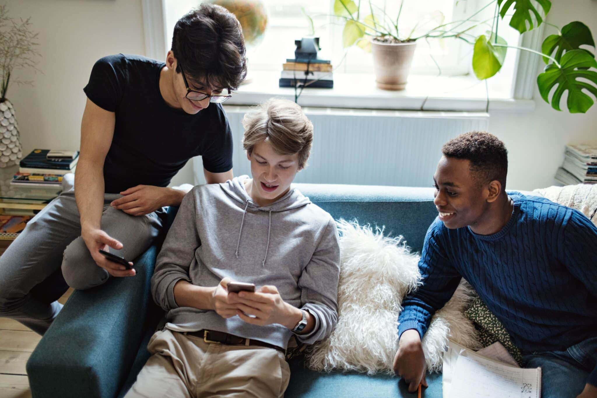 adolescentes_jovens_celular_comportamento_getty
