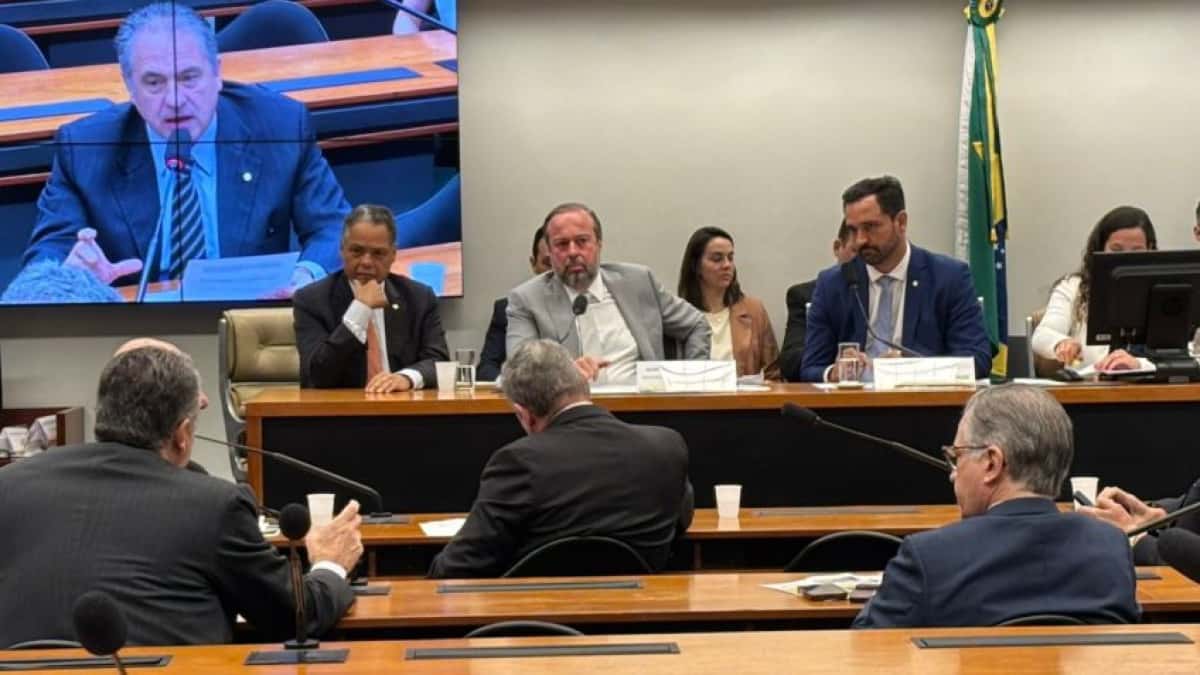 alexandre-silveira-comissoa-minas-energia-camara-848×477-1