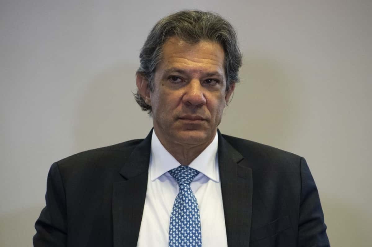 SP - SUSTENTABILIDADE/ECO INVEST BRASIL/2º LEILÃO/GOVERNO/ANÚNCIO - ECONOMIA - O ministro da Fazenda, Fernando Haddad, durante coletiva de imprensa sobre o lançamento pelo Tesouro Nacional do 2º leilão Eco Invest Brasil, o primeiro voltado para recuperação de terras degradadas, no Edifício Banco do Brasil na Avenida Paulista, na região centro-sul de São Paulo, nesta segunda-feira, 28. O leilão terá objetivo de alavancar recursos internacionais para recuperar 1 milhão de hectares no âmbito do Programa Caminho Verde Brasil. 28/04/2025 - Foto: NINO CIRENZA/ATO PRESS/ESTADÃO CONTEÚDO