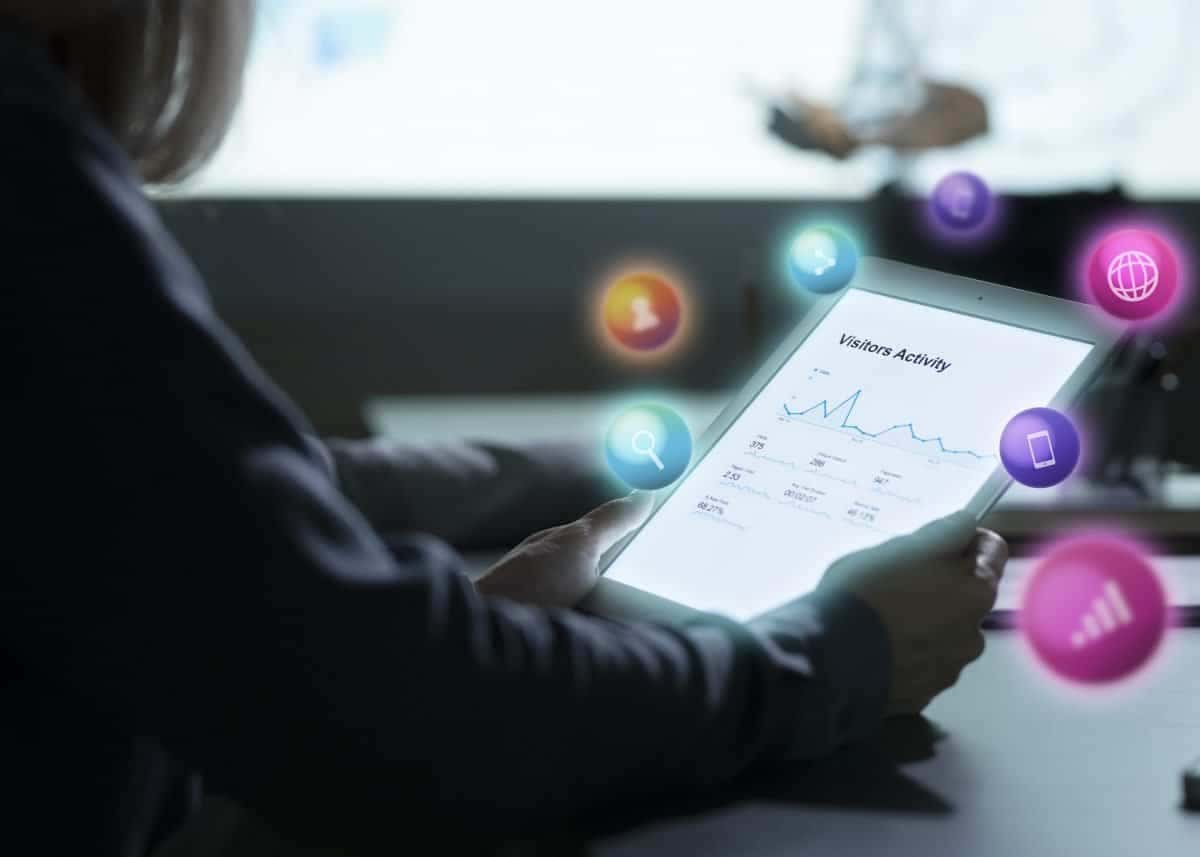 conceito-de-marketing-de-midia-social-para-marketing-com-aplicativos-1-