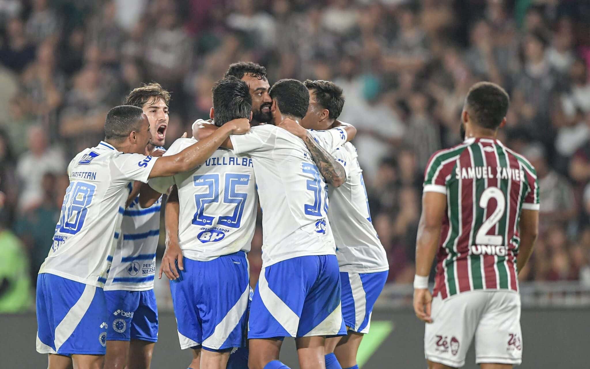 cruzeiro-comemora-gol-de-fabricio-bruno-contra-o-fluminense