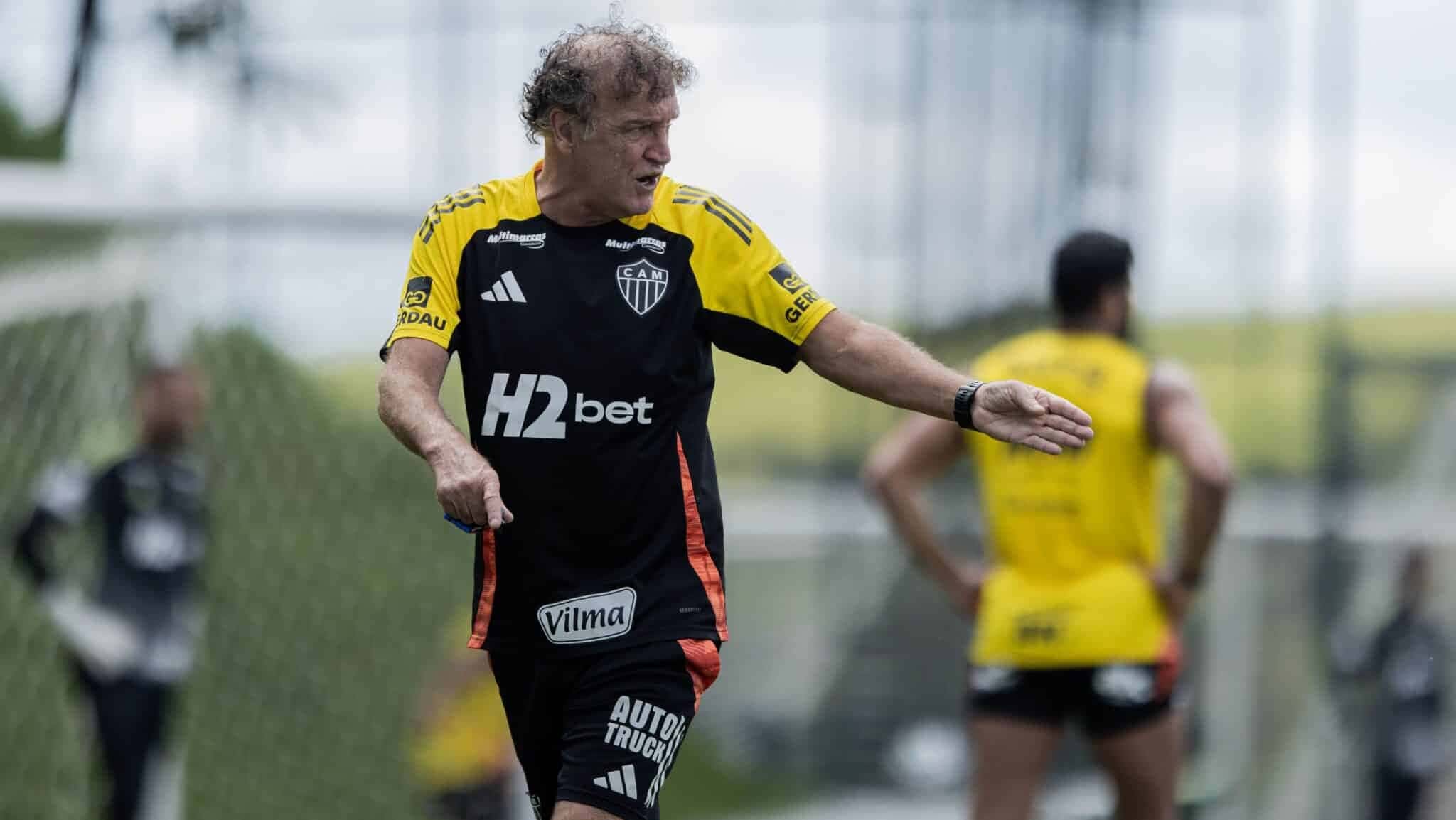 cuca_treino_atletico-e1746457020125
