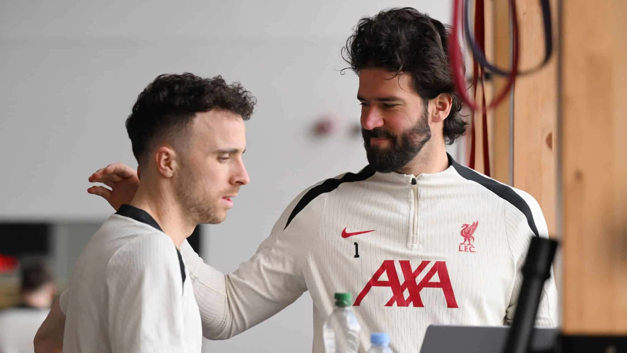 diogo-jota-alisson-liverpool-e1751641897990