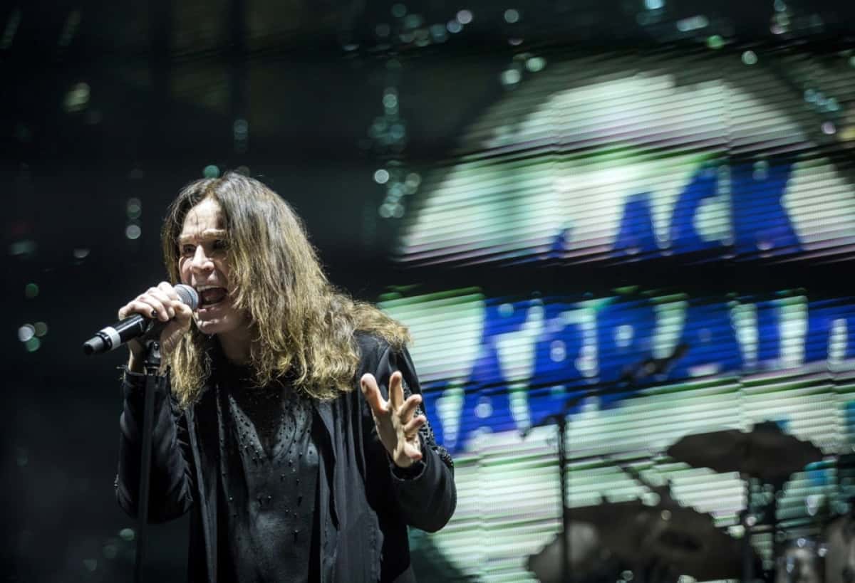 BUDAPEST (Hungary), 22/07/2025.- (FILE) - British singer Ozzy Osbourne performs during the concert of rock band Black Sabbath in Papp Laszlo Budapest Sports Arena in Budapest, Hungary, 01 June 2016 (reissued 22 July 2025). Osbourne passed away aged 76 on 22 July 2025, weeks after performing his final concert with Black Sabbath, his family announced. He had been diagnosed with Parkinson's disease in 2019. (Hungría, Reino Unido) EFE/EPA/BALAZS MOHAI HUNGARY OUT